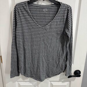 Old Navy EveryWear Gray &‎ Black Striped V-Neck Long Sleeve Tee – Size Medium